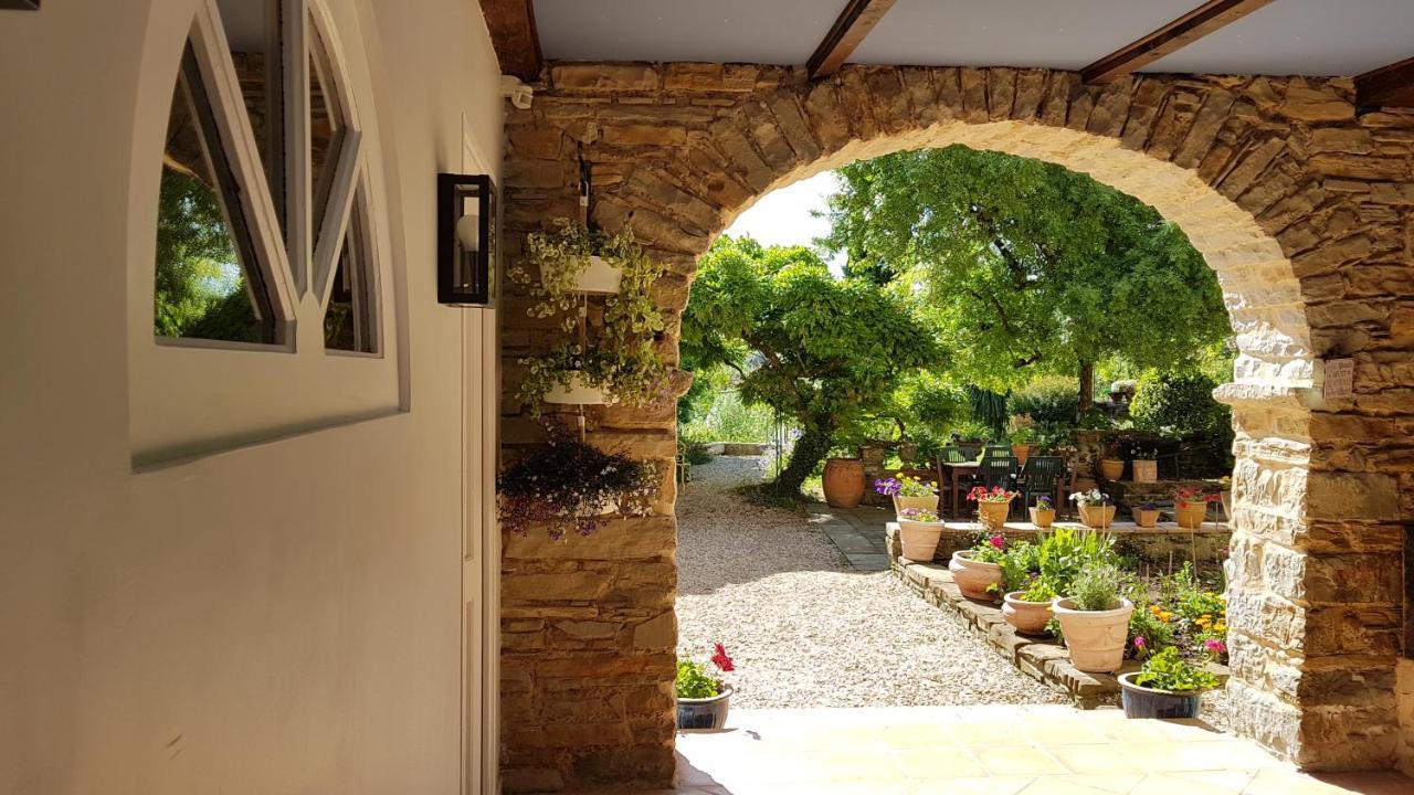 Chambres D'Hotes Secret Pyrenees Lasseube Exterior photo